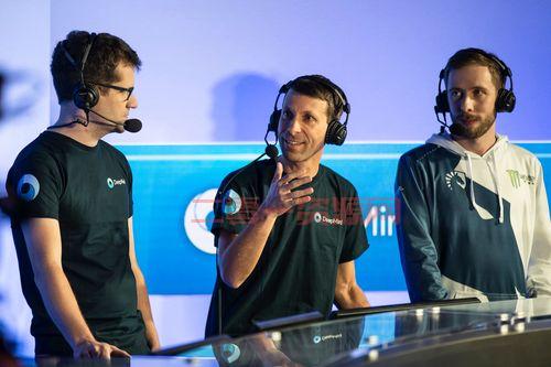 星际争霸2AI技术解析：DI-star与职业玩家对决